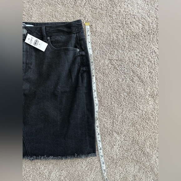LOFT Black Denim Frayed Skirt NWT Size 10 - Picture 2 of 4